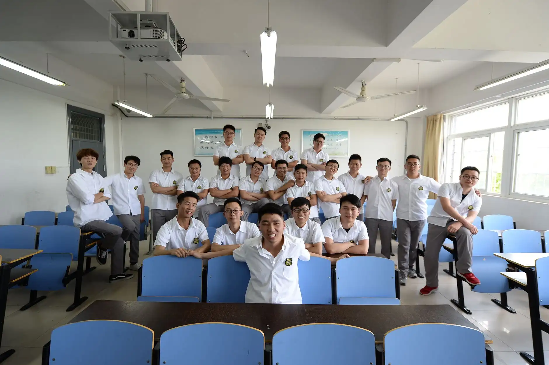 电商服务与智慧生活融合趋势下，社区电商模式的应用场景与实践路径