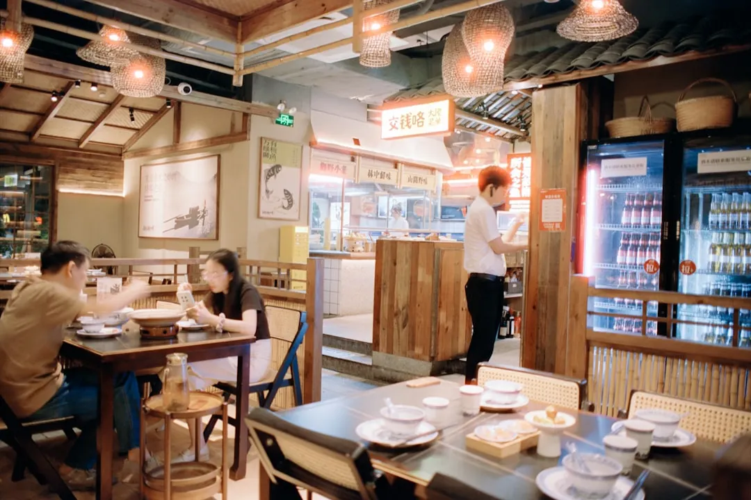 社区电商平台技术架构演变：从单店到多站点协同运营