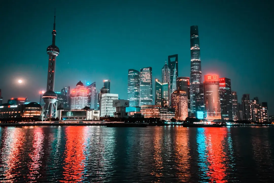 智慧生活场景下社区电商选品与配送模式对比分析
